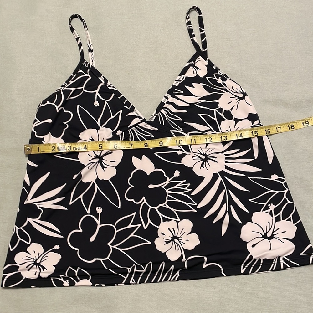 Old Navy Swimsuit Top. - Picture 8 of 10